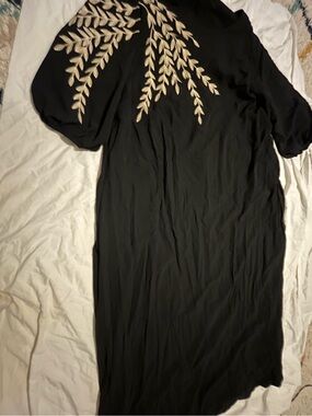 SHEIN Black Asymmetrical Midi Dress with Cream Leaf Embroidery